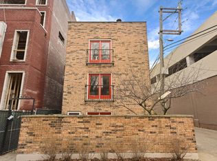 832 W Barry Ave #1, Chicago, IL 60657