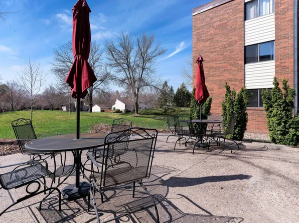 4 Pine Tree Dr APT 110, Arden Hills, MN 55112