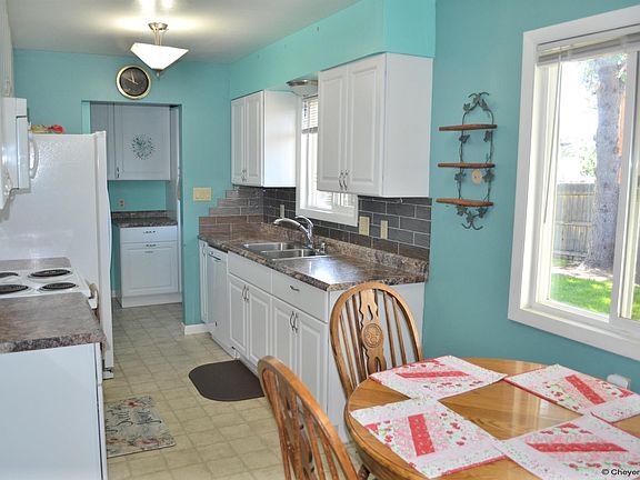 4th image of 827 Stevens Dr