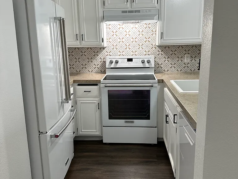 720 W 4th St #409 — Photo 1