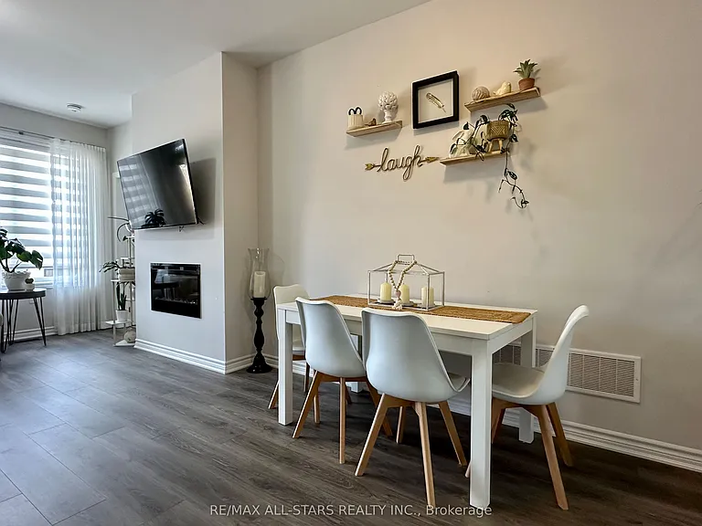 17 Lakewood Cres #3 — Photo 9