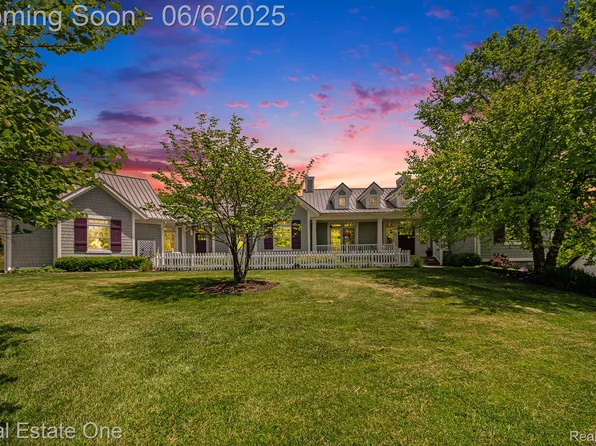 575 Tracy Ln, Milford, MI 48381