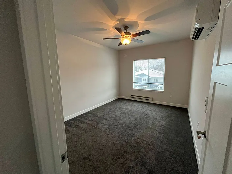 Cottage Grove Commons: Gaston — Photo 100