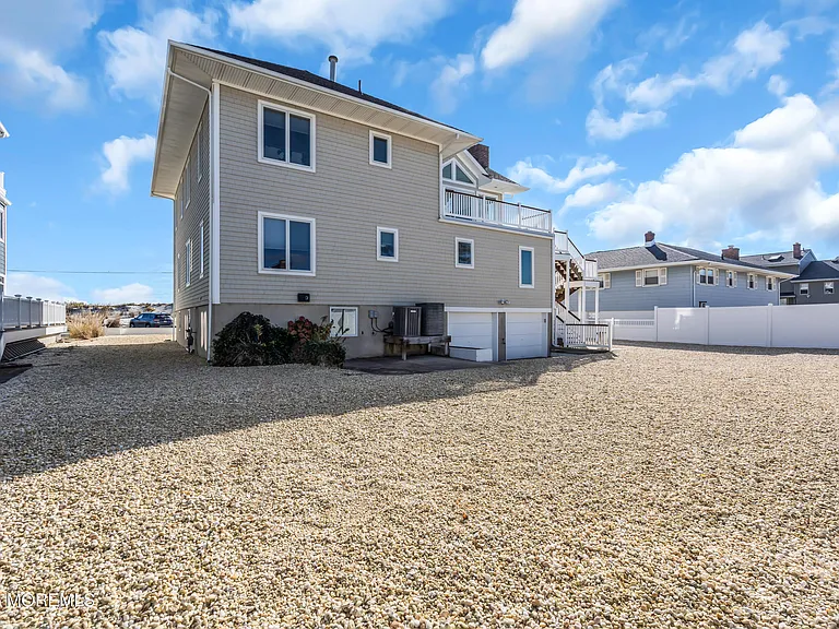 913 N Ocean Ave — Photo 42