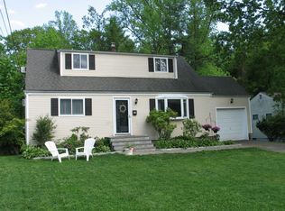 18 Oakbrook Rd, Ossining, NY 10562