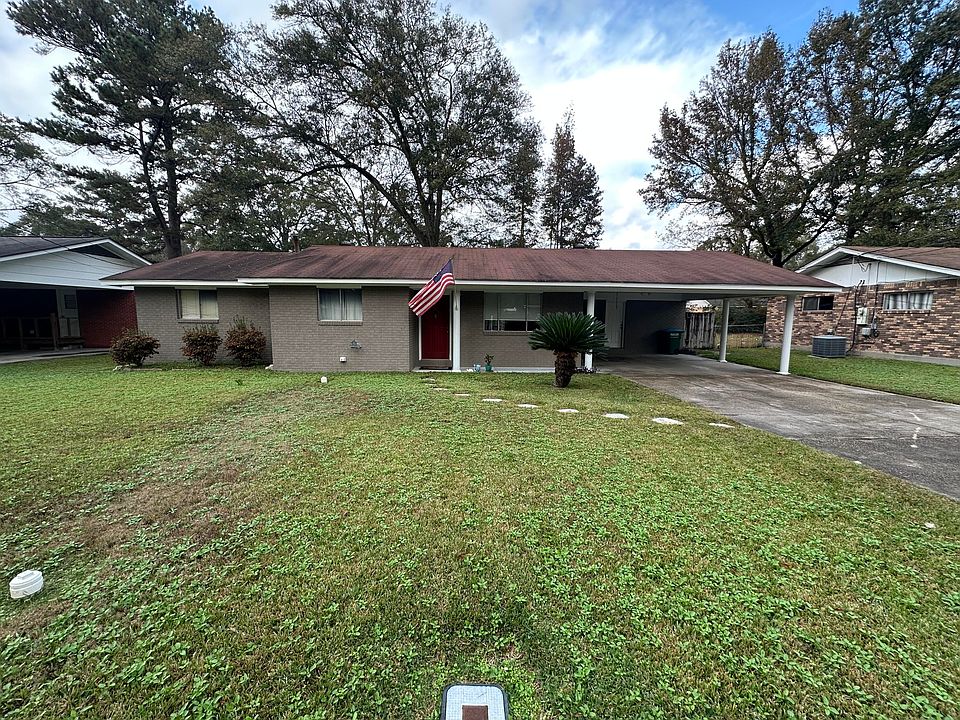 1st image of 104 Centre Cir