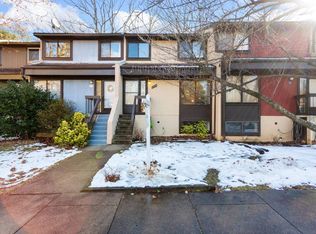 2104 Cartwright Pl, Reston, VA 20191