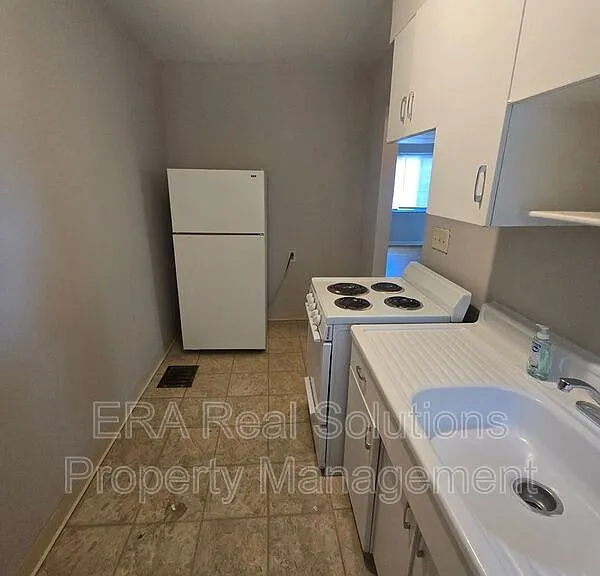 81 N Hampton Rd #B — Photo 9