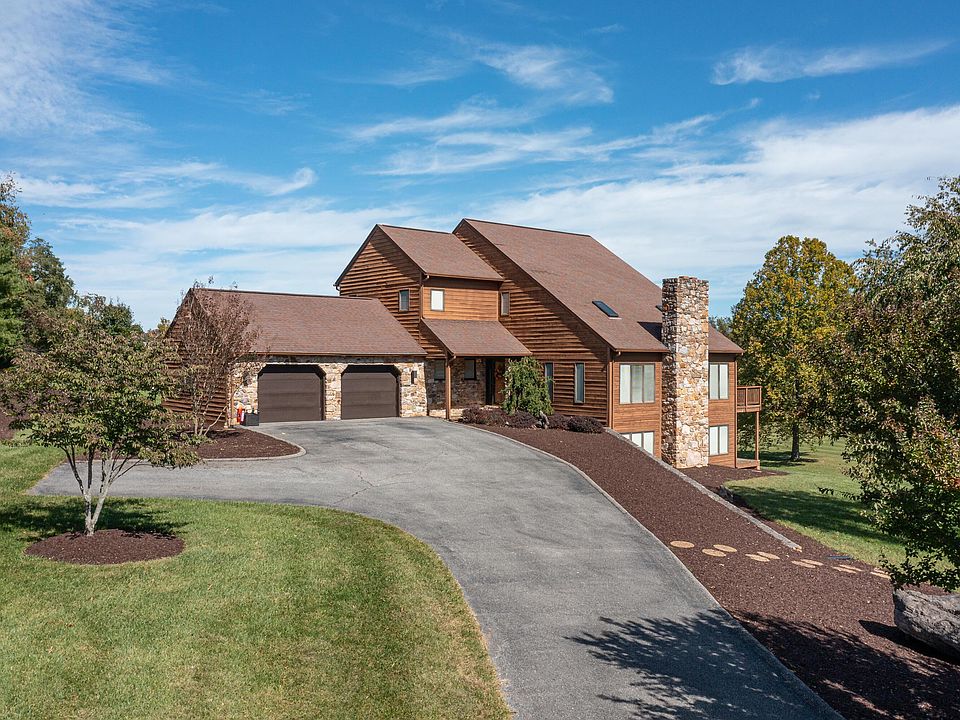 1st image of 884 Orchard Lake Dr