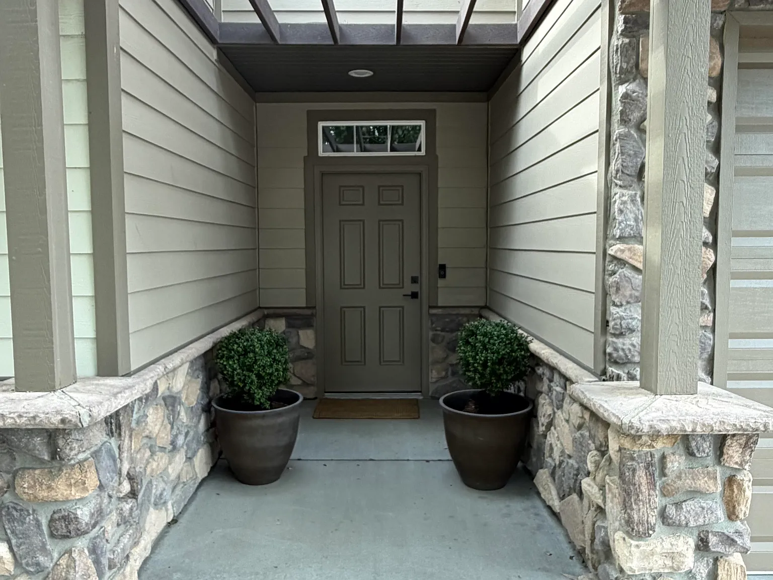 3 bed, 2.5 bath, 1800 sqft, $2,500 — Photo 3