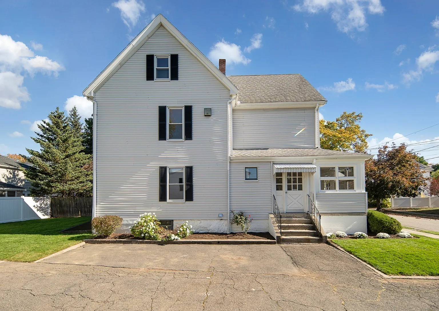 3 bed, 1200 sqft, $2,900 — Photo 3