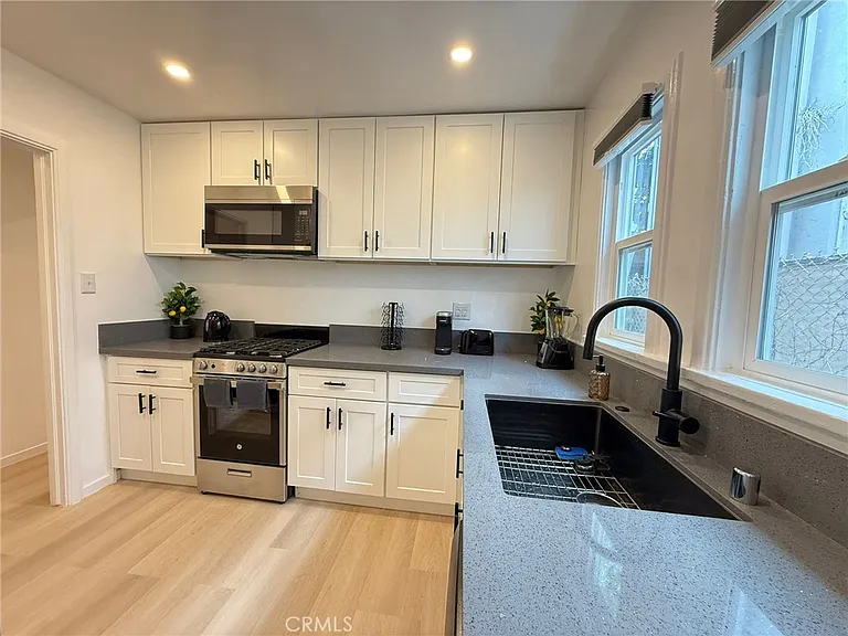 1123 1/2 N Vista St — Photo 14