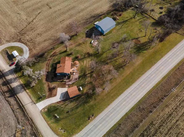 4394 Comp Rd, Palo, IA 52324