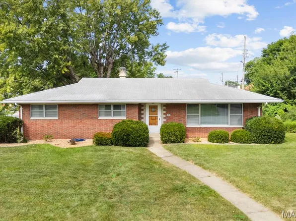 9 Columbus Dr, Belleville, IL 62226