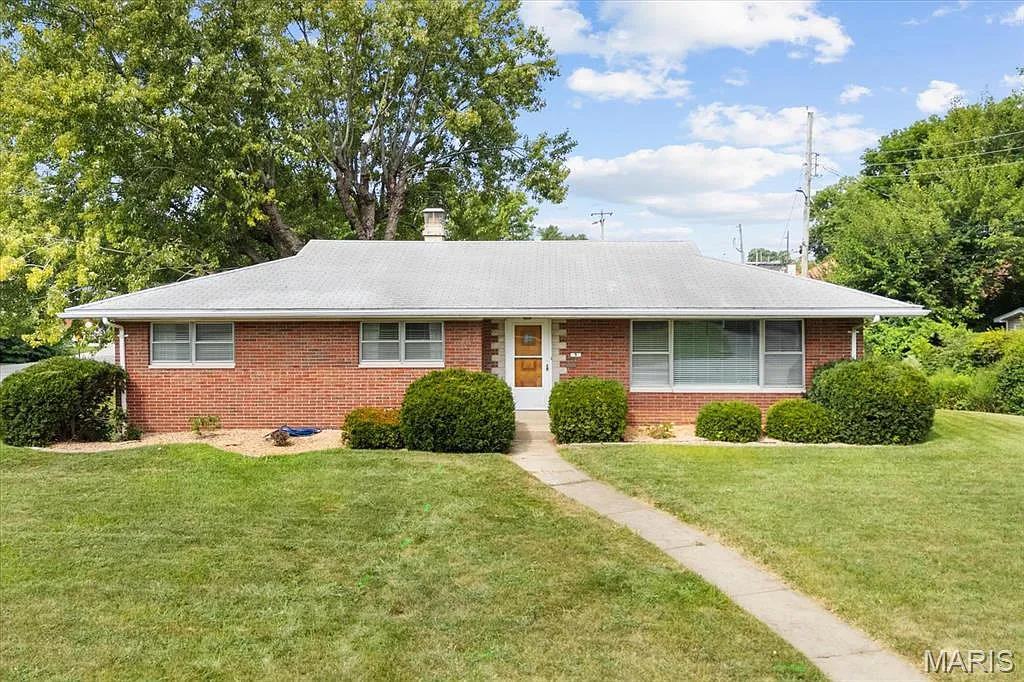 9 Columbus Dr photo 1