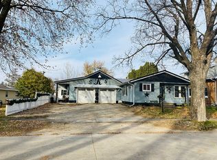 418 2nd Ave W, Cresco, IA 52136