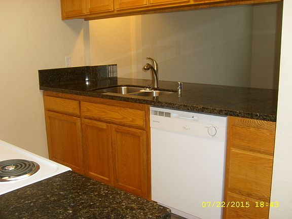 5th image of 490 Edgewood Dr APT 28