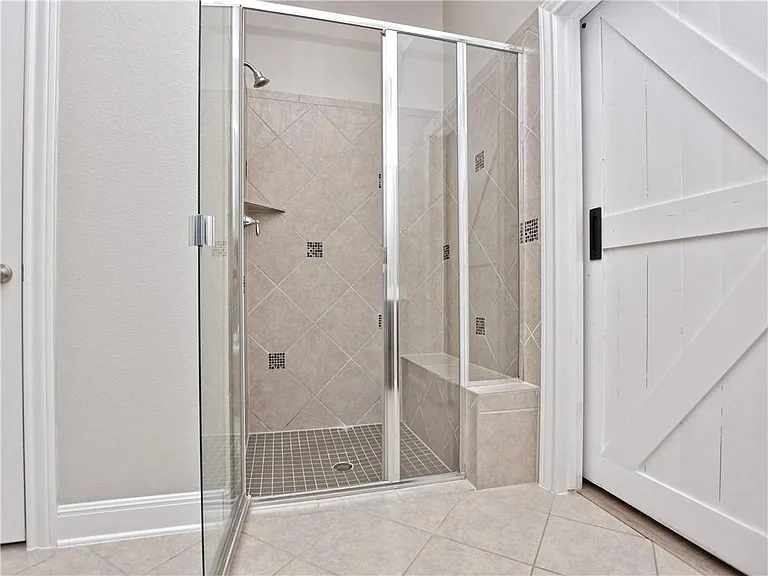 2208 Legend Hill Dr — Photo 16