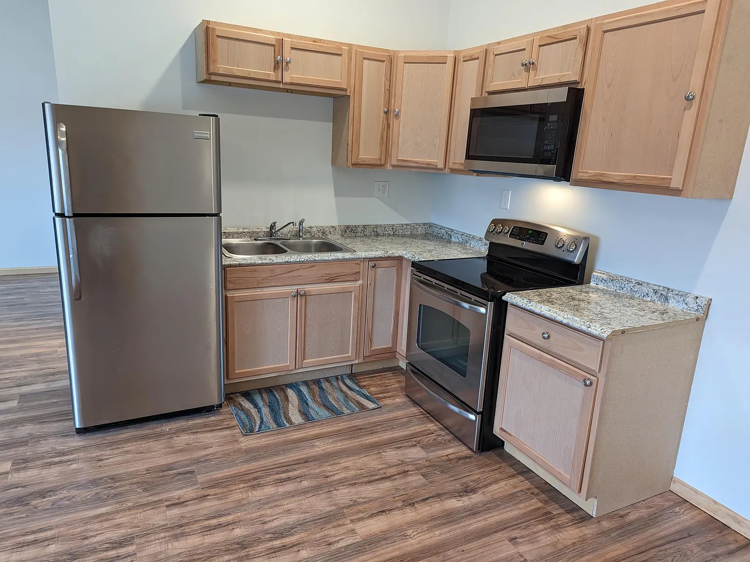 2 bed, 700 sqft, $869 — Photo 4