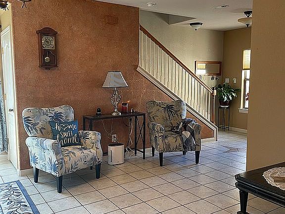 5th image of 130 Clearwater Ct