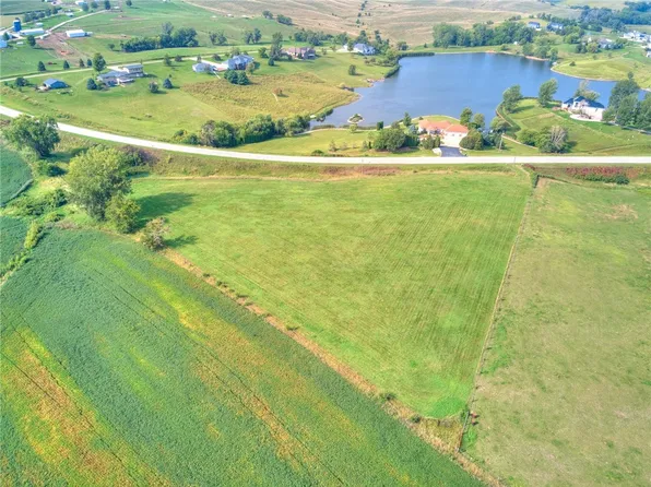 1750 38th Hwy #T, Grinnell, IA 50112