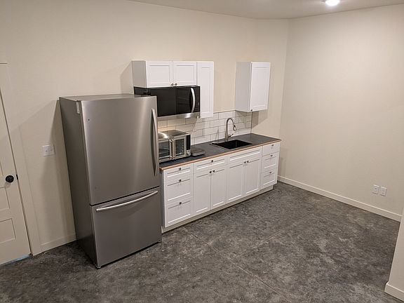 4th image of 221 E C St #4A