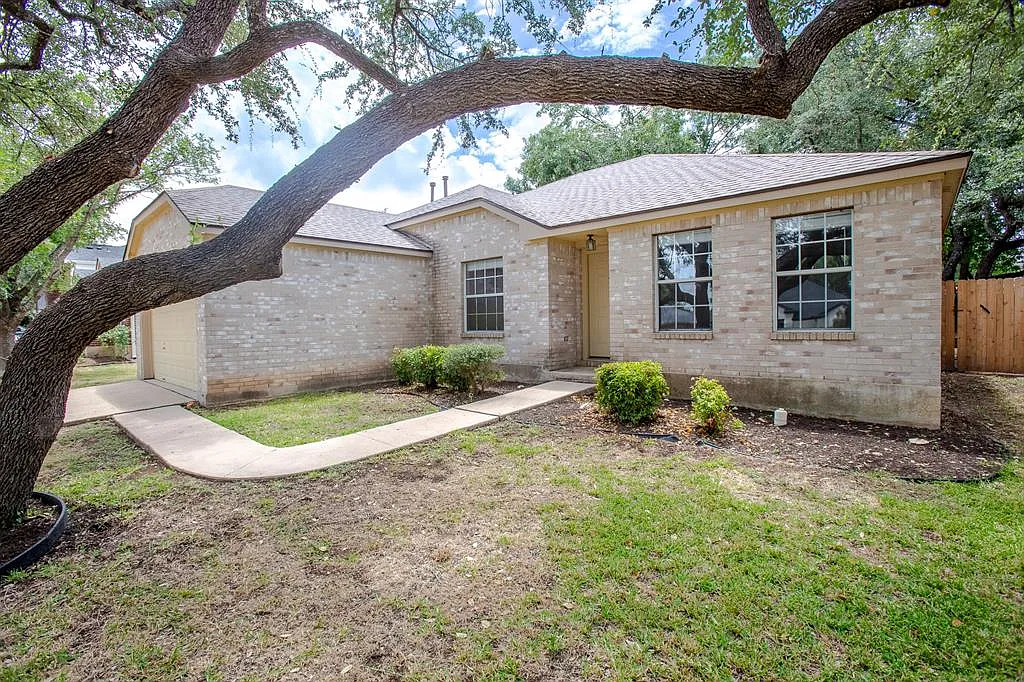 X - Tremont Drive 1306 -- Ronda- Sale - 1 — Photo 2