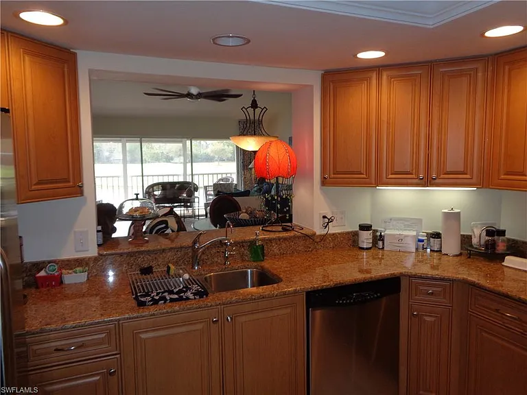 6270 Bellerive Ave #3 — Photo 17