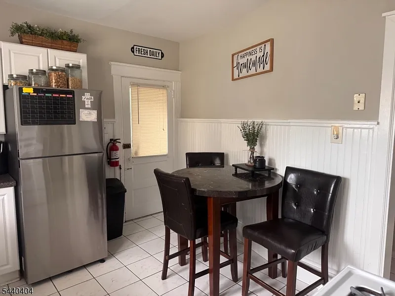 2 bed, 1.0 bath, $2,400 — Photo 4