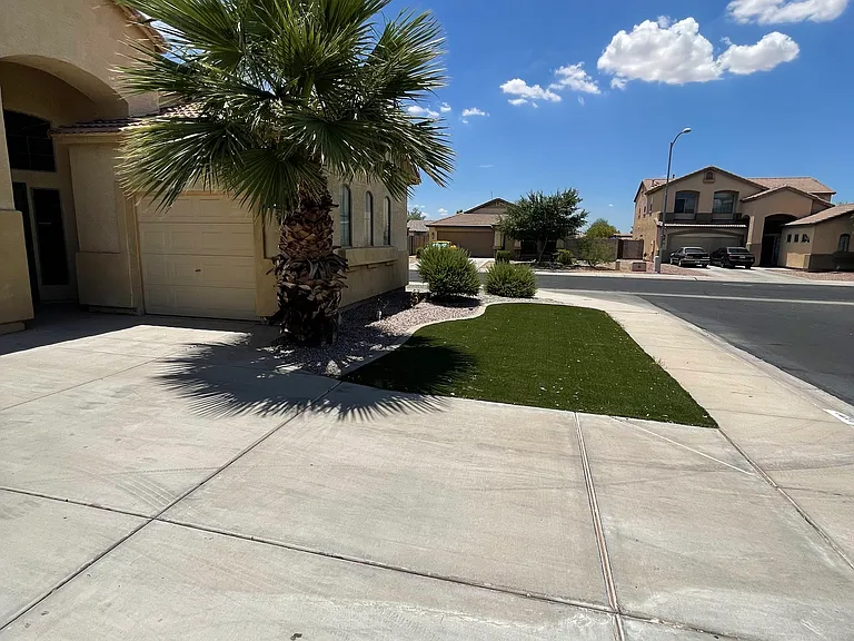 1121 E Jahns Dr — Photo 14