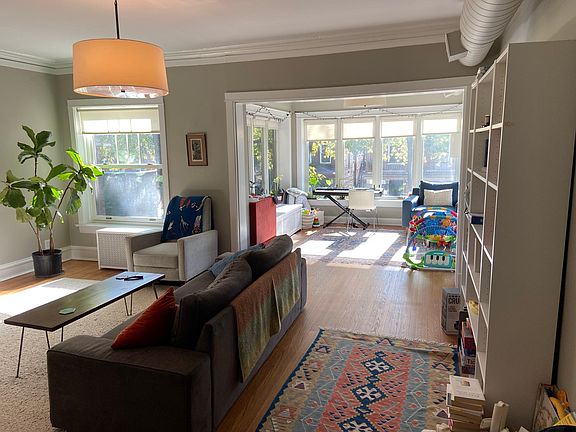 2nd image of 1318 W Thorndale Ave