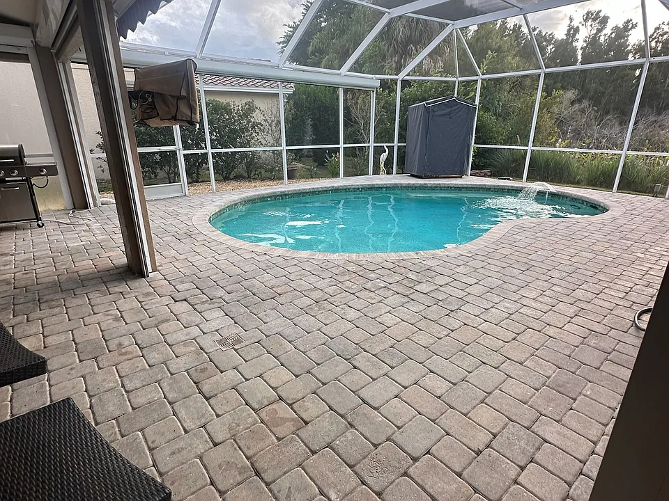 8960 Huntington Pointe Dr