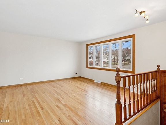2nd image of 8817 Oakwood Dr