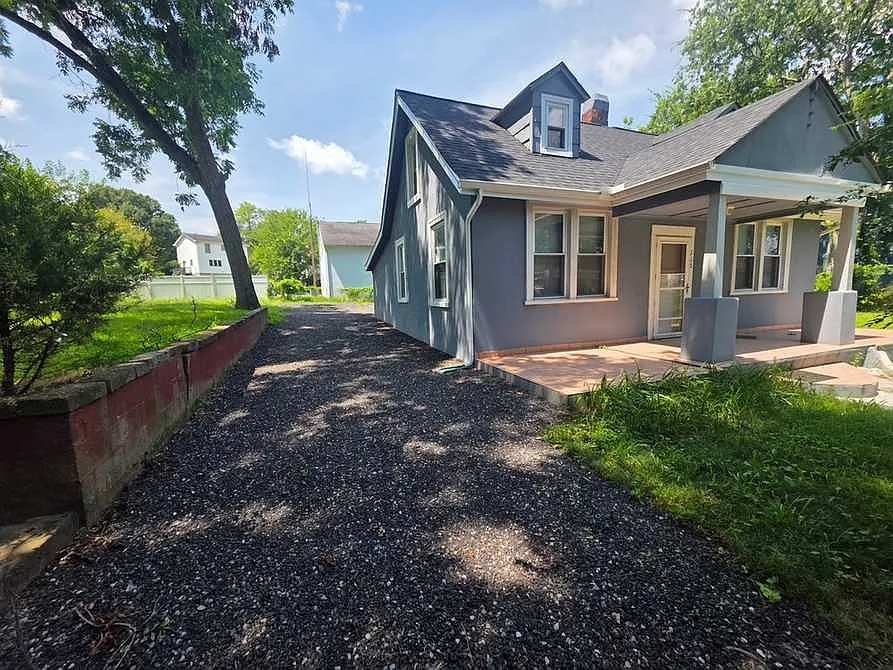 3 bed, 1438 sqft, $1,500 — Photo 1