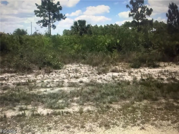 2618 39th St W, Lehigh Acres, FL 33971
