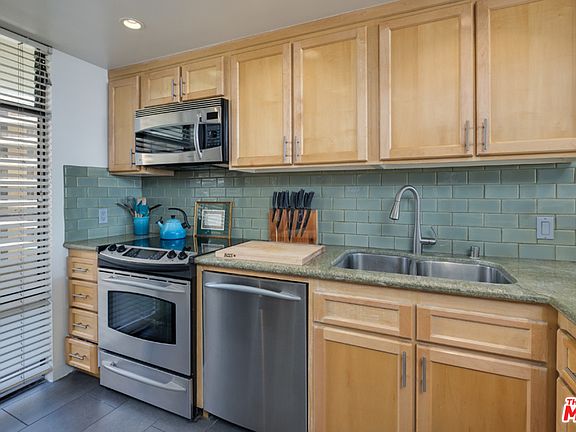 3rd image of 4267 Marina City Dr