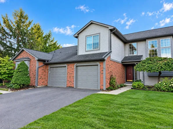524 Winwood Cir, Walled Lake, MI 48390