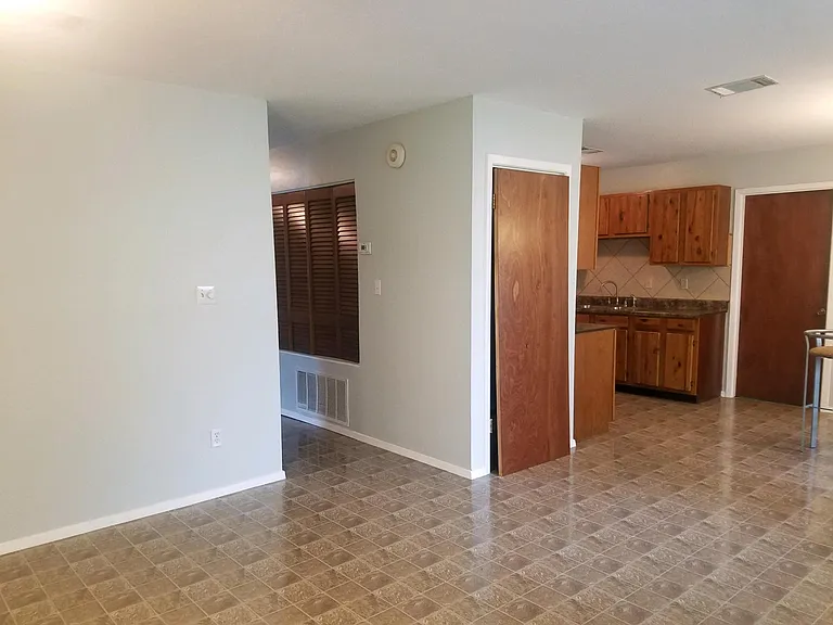 905 N Bishop St — Photo 6