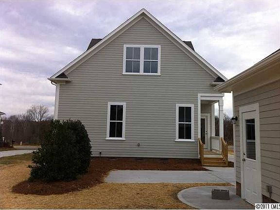 4th image of 530 Lakeview Dr
