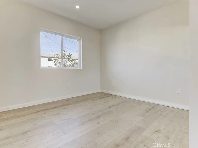 7408 Radford Ave — Photo 13