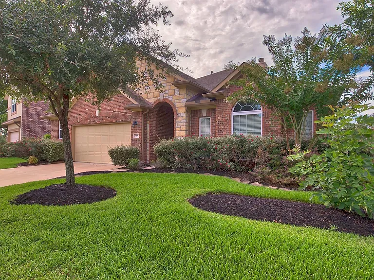 6906 Patterson Dr — Photo 3