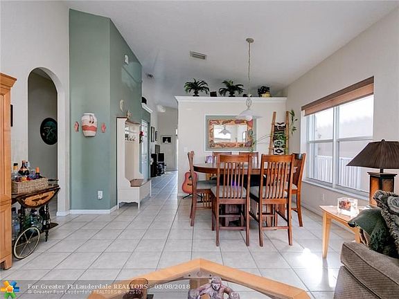5th image of 937 NW 126th Ter