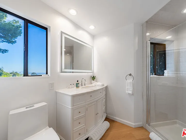 9305 Beverly Crest Dr — Photo 38