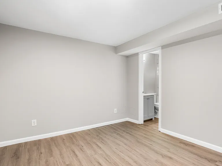 396 Rawson St SW — Photo 12