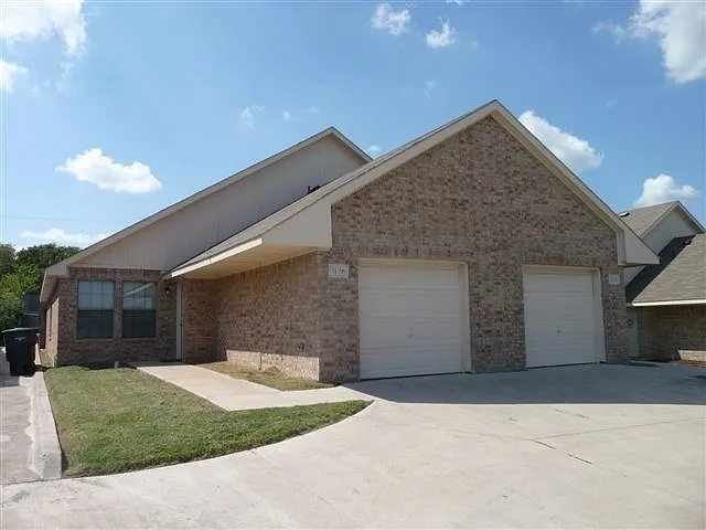 3126 S Cherry Ln — Photo 2