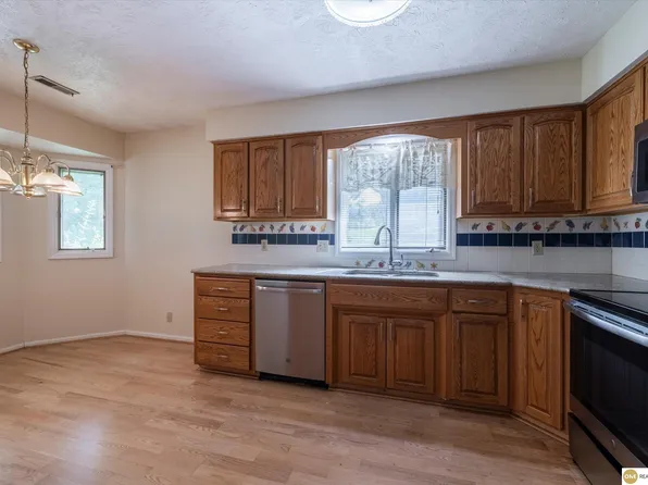 10636 Spaulding Cir, Omaha, NE 68134