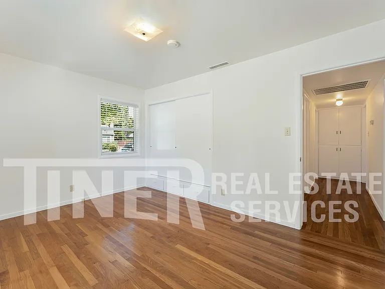 541 Sandburg Dr — Photo 12