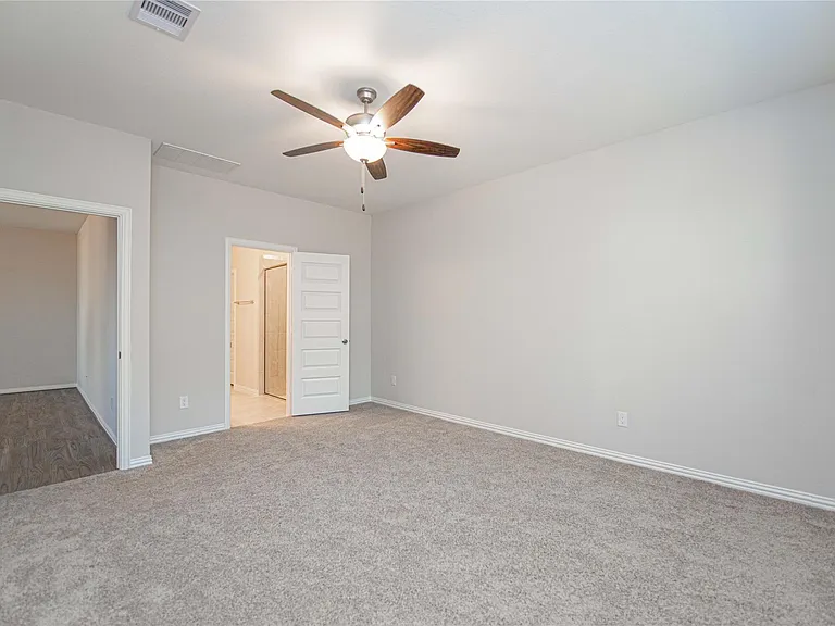 107 Silver Sky Ct — Photo 12