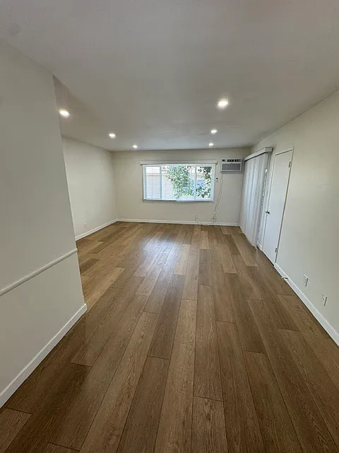2 bed, 900 sqft, $2,775 — Photo 4