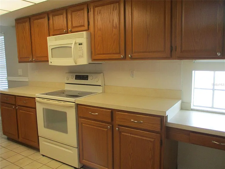 209 N Brockfield Dr — Photo 9